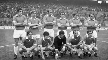 Formazione di una squadra di Serie A schierata prima della partita, 1969